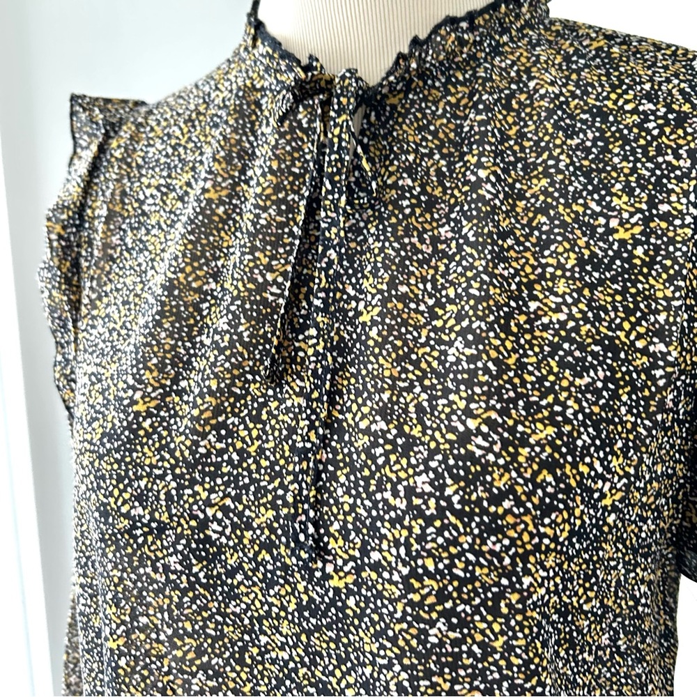 🌸NWT Easel Ruffled Printed Chiffon Blouse. Tie Neck Closure. 1 SM 1 M 1 LG - Picture 3 of 12